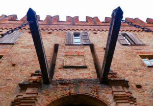 Castello di Montemagno - Aus den Nebeln der Geschichte